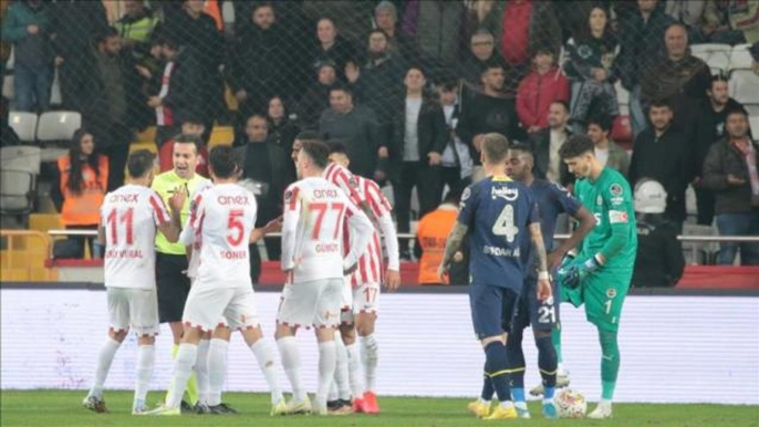 Antalyaspor golü ofsayt mı? Fenerbahçe- Antalyaspor maçında ne oldu? Antalyaspor golü neden iptal edildi?