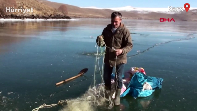 Çıldır Gölü'nde Eskimo usulü balık avı