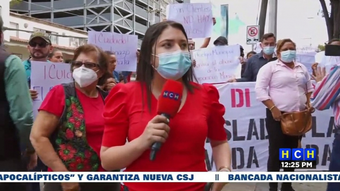 ¡Frente a Presidencial! Locatarios de mercados de Choluteca protestan contra traslado de la terminal de buses