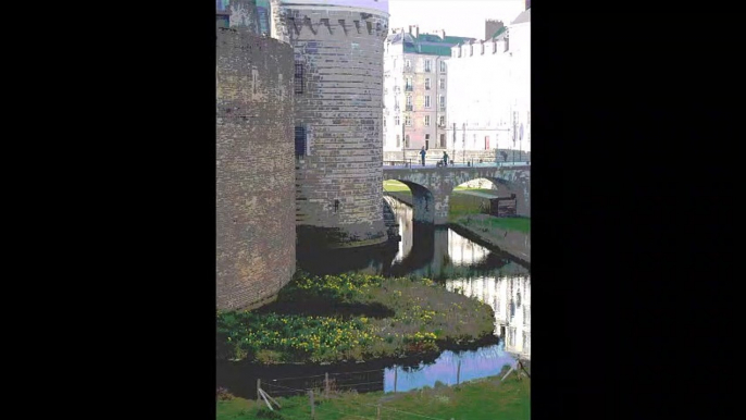 Tours (montage artistique) -Musique : 2 andros traditionnels - Eric : guitares, mandolines.