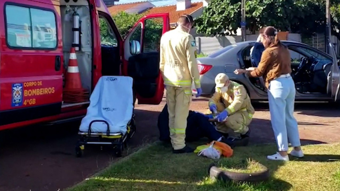 Homem sofre queda enquanto voltava do mercado e precisa ser socorrido pelo Siate