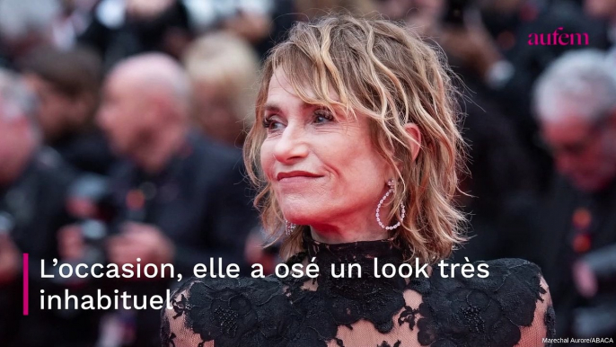 Isabelle Huppert surprend : elle ose une paire de chaussures hyper rajeunissantes (PHOTO)