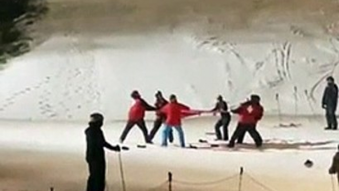 Ce skieur coincé sur une remontée mécanique se souviendra longtemps de sa journée au ski