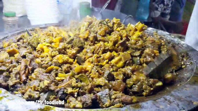 This famous man smartly selling extreme mutton haleem Street food in Bangladesh