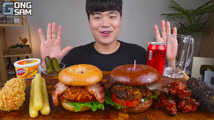 ASMR MUKBANG 직접 만든 햄버거 치즈스틱 불닭볶음면 핫도그 먹방 & 레시피 FIRE NOODLES AND BURGER EATING SOUND!