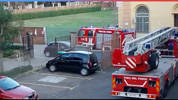 Imola, la denuncia dei pompieri: "Mezzi bloccati dal parcheggio selvaggio"