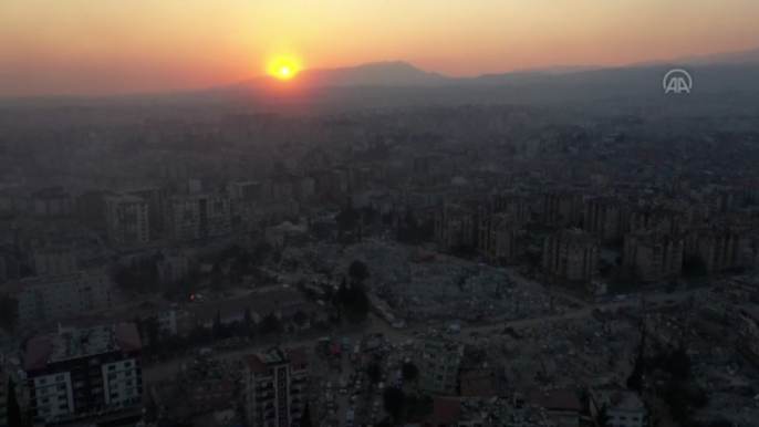 Hatay'da yıkılan binalar havadan görüntülendi