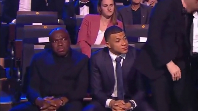 Les visages de Kylian et Wilfrid Mbappé lors des sacres de Scaloni et Martinez lors des trophées The Best