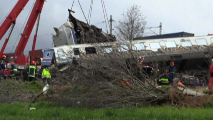 Grecia, scontro tra treno passeggeri e treno merci:oltre 30 morti