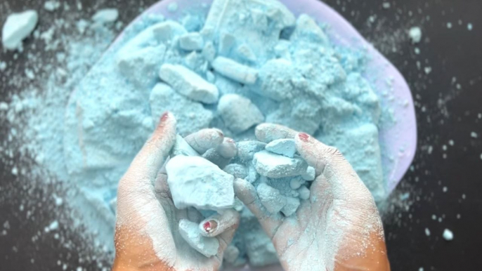 'That's so soothing!' - ASMR artist satisfyingly crushes marshmallow-like gym chalk