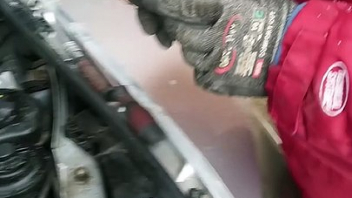 Resolving a big coolant freeze leak on a BMW X5 E70 M57 engine when snowing