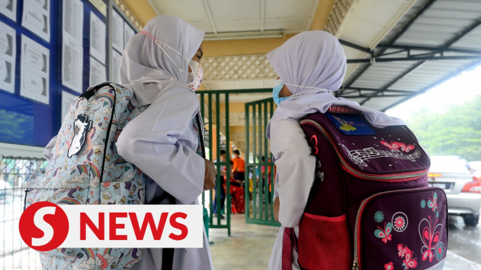 Govt mulling suggestion to deposit RM150 school aid into pupils' accounts