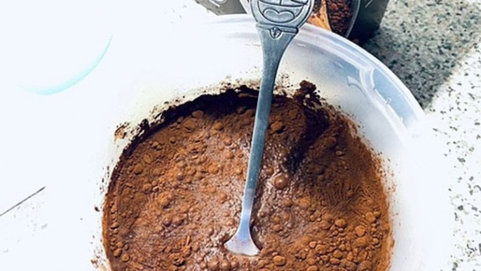 5 min microwave sugar free brownies/chocolate mousse -- Chokolademousse, fitness, bodybuilding, sukkerfri, sukkerfrit, slankekur, vægttab, food hacks, cocoa powder, egg whites, æggehvider, sødemiddel, chokolade, chocolate,