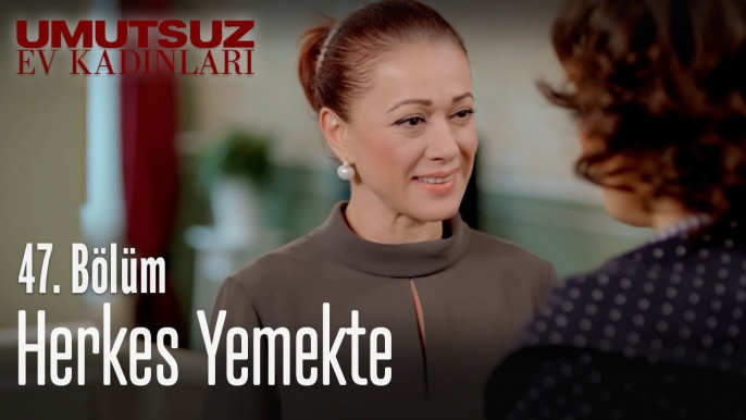 Herkes yemekte - Umutsuz Ev Kadınları 47. Bölüm