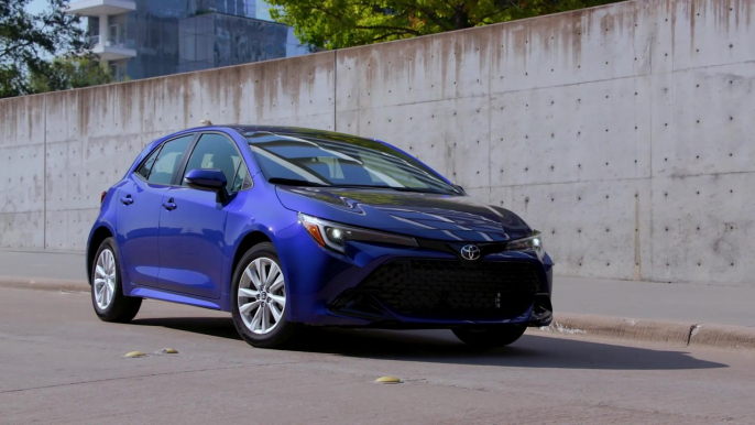 2023 Toyota Corolla SE Hatchback Interior Design in Blue Crush Metallic