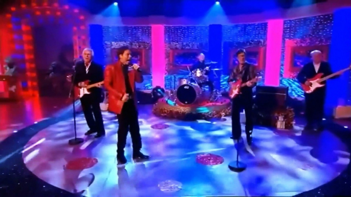 SINGING THE BLUES by Cliff Richard & The Shadows - live TV performance 2009 stereo HQ sound + lyrics