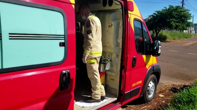 Homem sofre queda de dois metros de altura e tem lesão na lombar