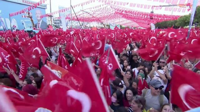 Mansur Yavaş: "Çakarlı Arabalar, Üç-Beş Maaşlar, Lüks Villalar, Lüks Araçlar… Lüks Hayattan Vazgeçemiyorlar Artık"