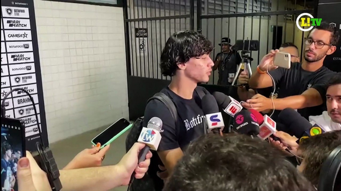 Matheus Nascimento, atacante do Botafogo, fala sobre parceria com Tiquinho Soares e sobre o bom momento do clube