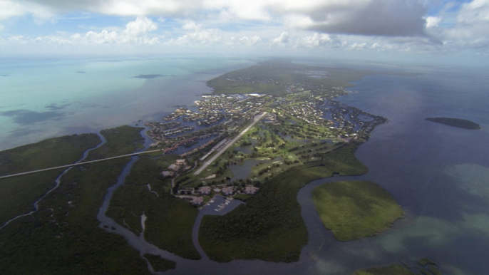 You Can Drink Tropical Cocktails on a Floating Tiki Bar at This All-inclusive Resort in the Florida Keys