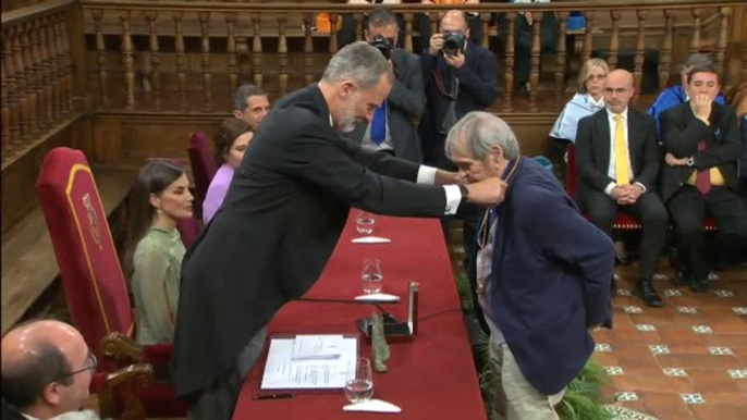 Rafael Cadenas recibe de manos del rey el más alto galardón de las letras hispanas: el premio Cervantes