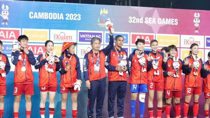 Tuyển nữ Việt Nam được thưởng gần 4 tỉ đồng sau khi vô địch SEA Games 32