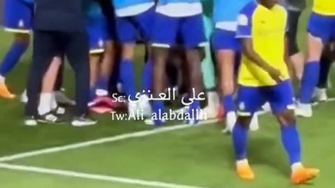 سجود كريستيانو رونالدو يشعل مواقع التواصل الاجتماعي