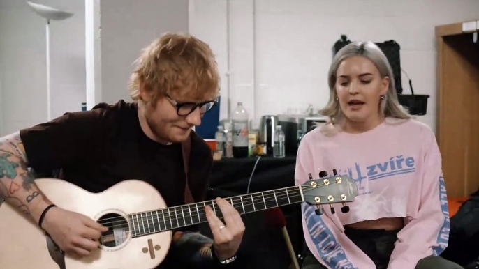 Anne-Marie & Ed Sheeran: 2002 [Video Acustico]