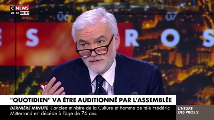 "Là il n'aura pas l'oreillette et le prompteur" : Pascal Praud se moque de Yann Barthès, qui sera auditionné à l'Assemblée nationale