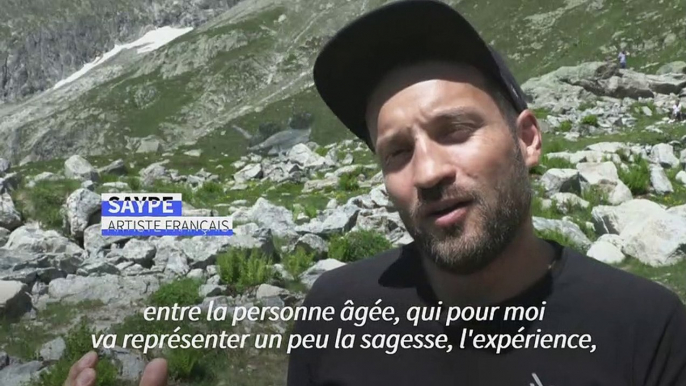 L'artiste français Saype dévoile sa dernière fresque géante au pied du Mont Blanc