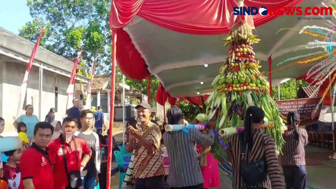 Ribuan Warga di Semarang Berebut Gunungan Hasil Bumi, Diyakini Bawa Berkah