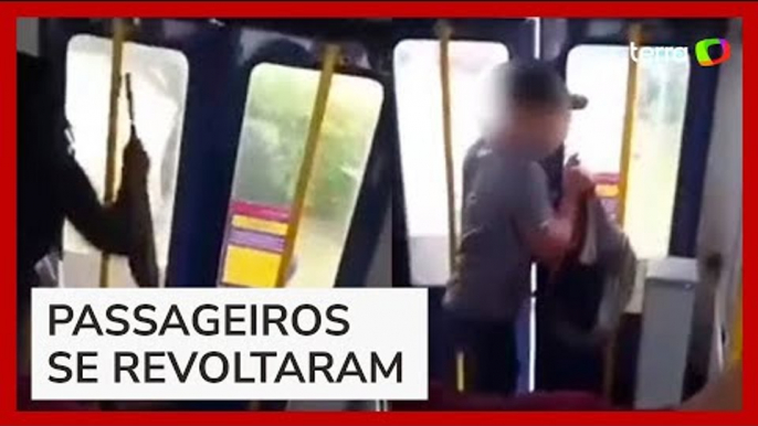 Homem pula de ônibus em movimento após ser flagrado por passageiros se masturbando