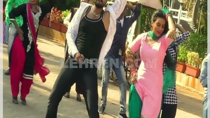 Ritesh Pandey & Akshara Singh shooting a song!