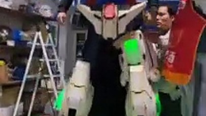 Mobile Suit Gundam 機動戦士ガンダム  The 2.6M Tall Gundam Exia Cosplay Suit Up