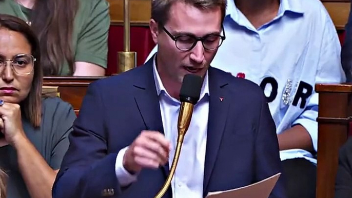 Le député Insoumis Antoine Léaument  affirme à l'Assemblée, que des policiers ont insulté des jeunes de sa circonscription en leur lançant : ""Ferme ta gueule, tête de chien, tu veux qu'on t'encule ?"