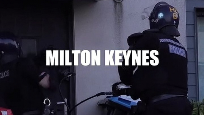 Thames Valley Police officers carry out dramatic drugs raids on house in Milton Keynes