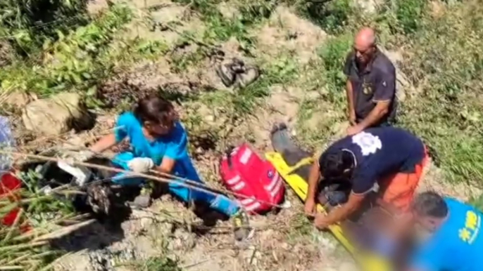Ischia, lavoratore precipita in un dirupo: soccorso con elicottero dai Vigili del Fuoco (11.07.23)