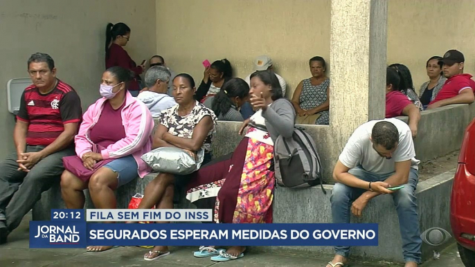 Fila sem fim do INSS: segurados esperam medidas do governo