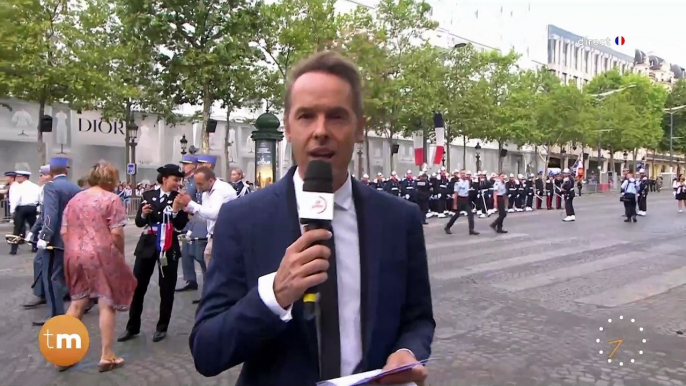 14-Juillet : Découvrez la séquence insolite de la demande en mariage d'un motard de la police ce matin sur les Champs-Élysées, sous les applaudissements des spectateurs