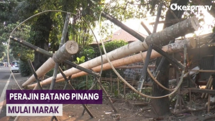 Jelang HUT Kemerdekaan RI, Perajin Pohon  Panjat Pinang Menjamur di Jakarta