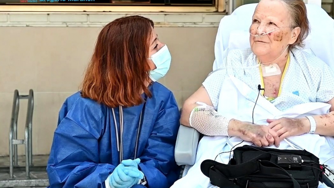 Madrid: Juana da su primer paseo y celebra sus bodas de oro tras siete meses sin salir del hospital