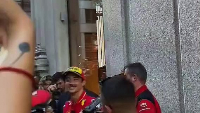 Ferrari, Leclerc e i cori a Milano: "Portaci il Mondiale!"