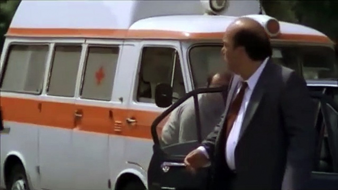 Lino Banfi Il commissario Bellachioma - Lo so che hanno detto che sono sordo Cavicchioli, ma é possibile dico io che non ti stimola niende in questa vita maleeedetta - scene divertenti da ridere dal film cult Vai avanti tu che mi vien da ridere 1982