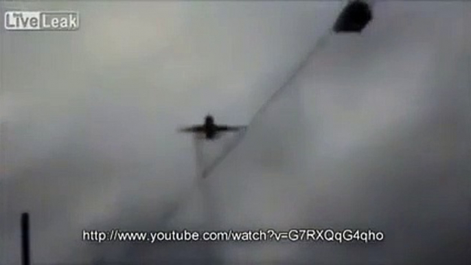 Un avion en feu survole Londres
