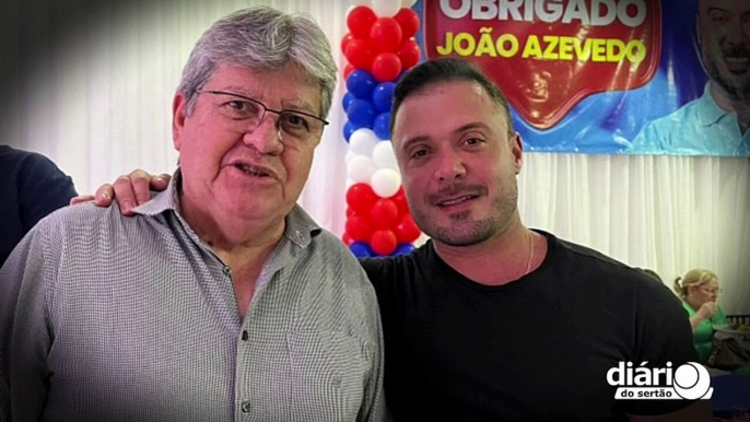 João Azevêdo recebe apoio do deputado Caio Roberto, do PL, em sua base durante evento com prefeitos