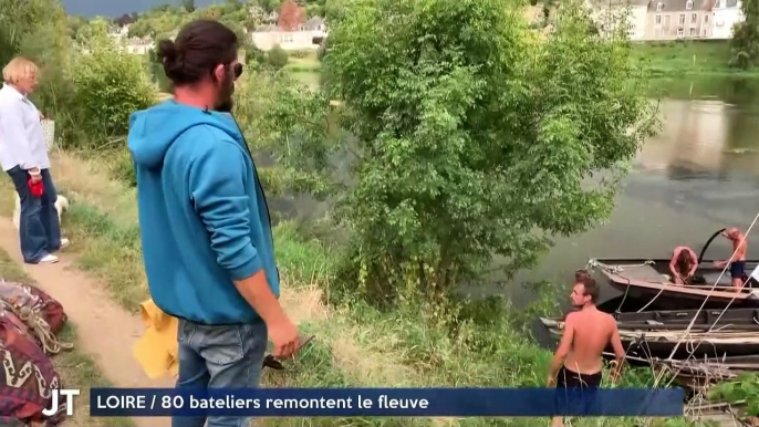 LOIRE / 80 bateliers remontent le fleuve