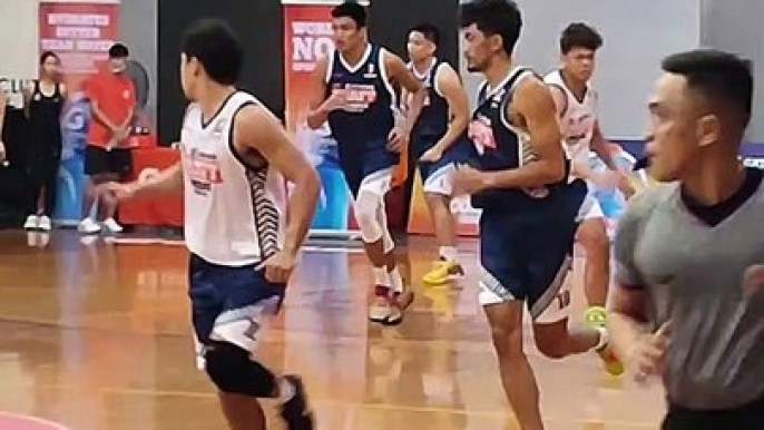 Kemark Carino shows passing skills with this assist to Ken Tuffin #pba