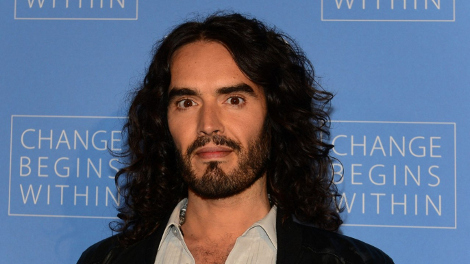 GALA VIDEO - Russell Brand : l’ex-mari de Katy Perry accusé de viol et d’agressions sexuelles