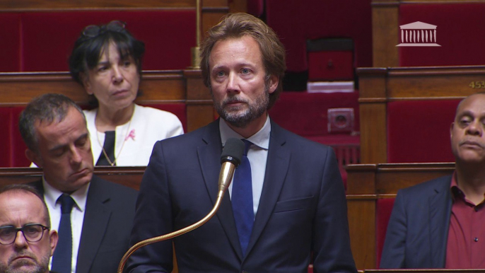 Attaque au couteau à Arras: "Nous ne cèderons rien face au terrorisme et le combattrons sans relâche" affirme Boris Vallaud (PS)