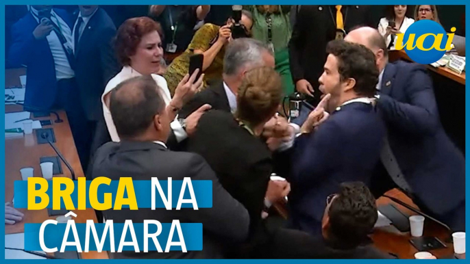 Janones e deputados bolsonaristas brigam na Câmara